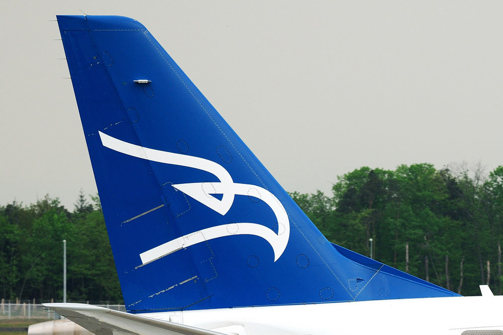 前黑山航空機翼上的鷹形標(biāo)志
